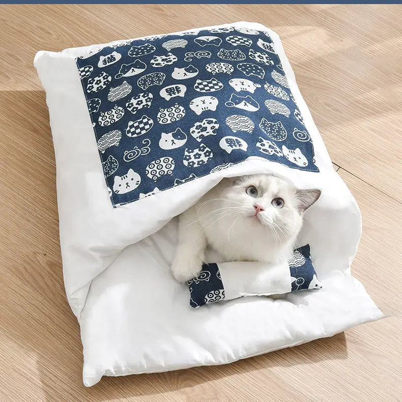 Winter Warm Small Cat Bed Enclosed Sleeping Bag Cozy Pet House with Soft Blanket, Deep Sleep Dog & Cat Cave Pet Nest 45x30cm
