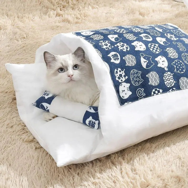 Winter Warm Small Cat Bed Enclosed Sleeping Bag Cozy Pet House with Soft Blanket, Deep Sleep Dog & Cat Cave Pet Nest 45x30cm